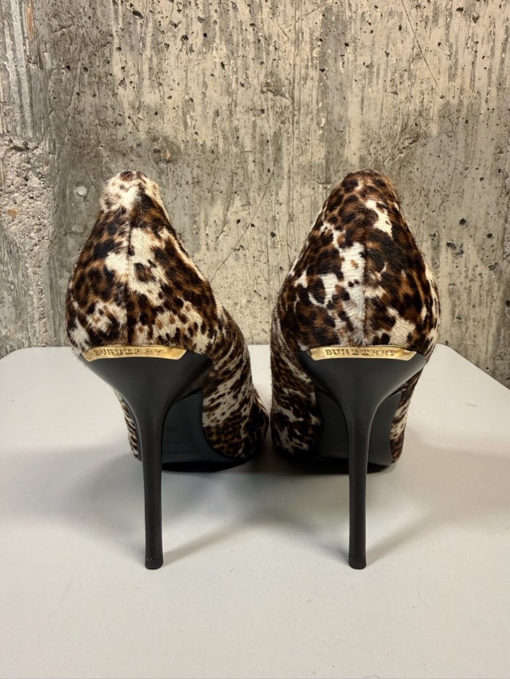 BURBERRY Women's Leopard Print Ponyhair Pointed Heels Size 39.5/US9.5 - Picture 12 of 13